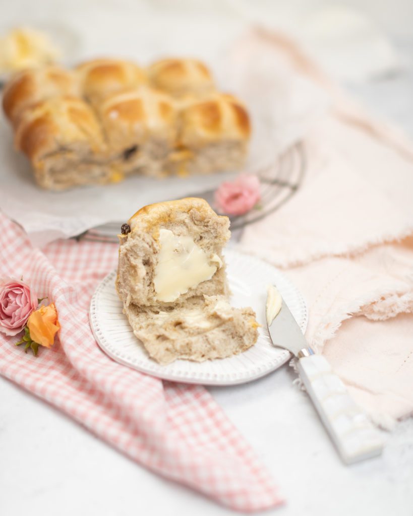 hot cross buns with butter