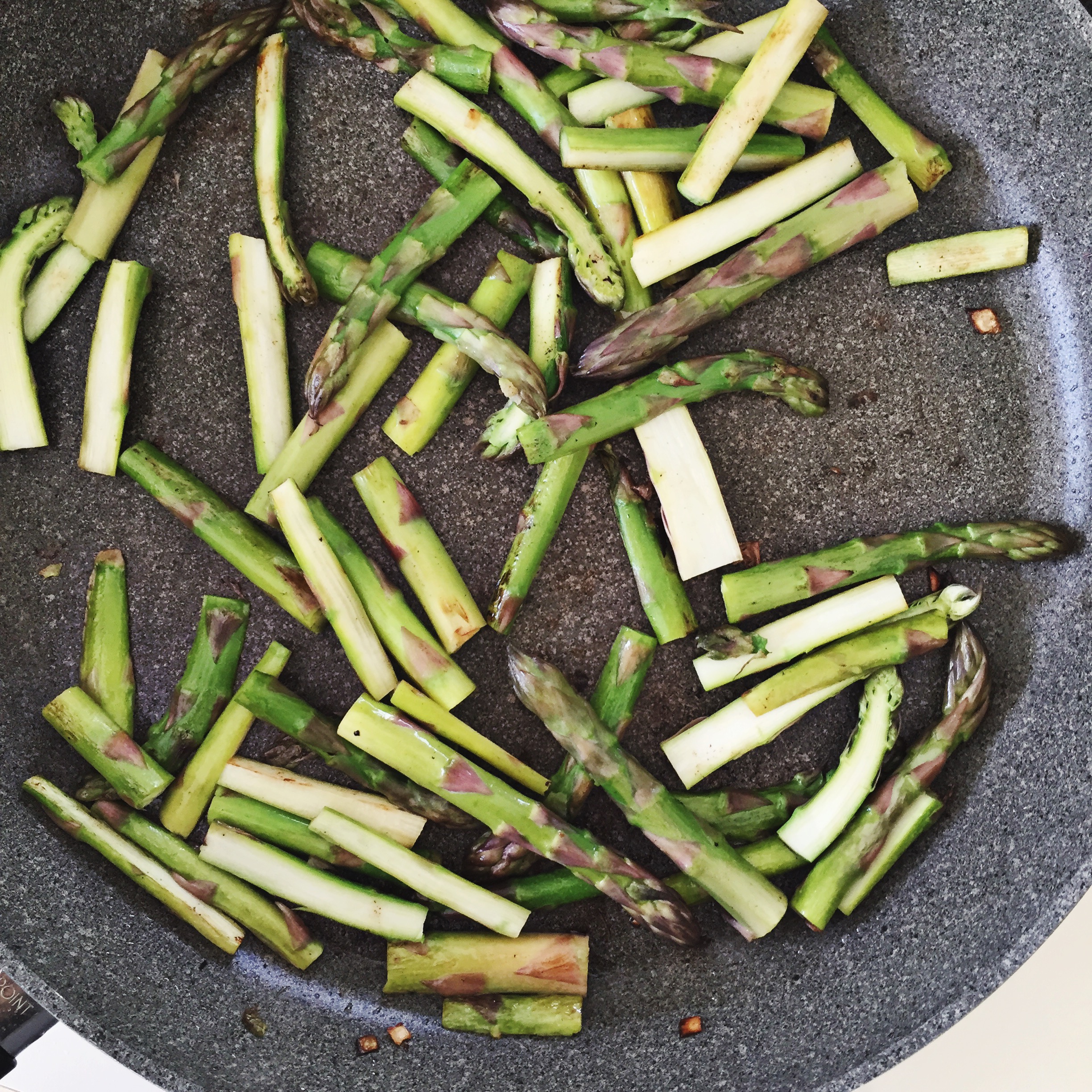 Crustless Asparagus Quiche preparation 