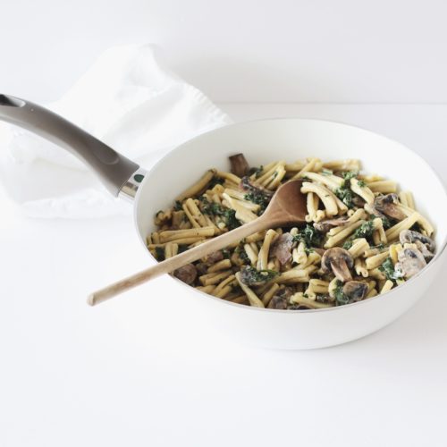Creamy Garlicky Kale & Mushroom Pasta (Vegan)