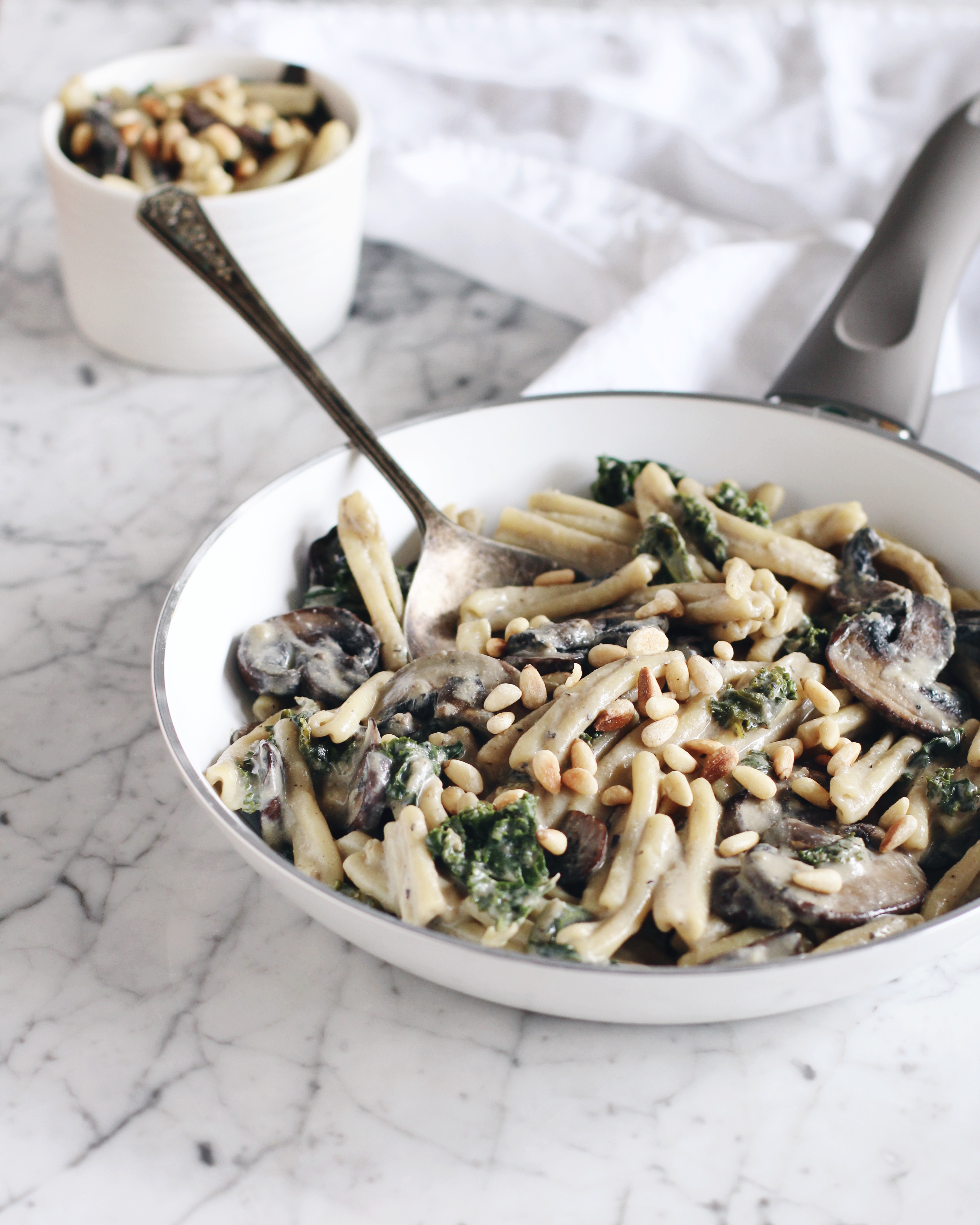 Creamy Garlicky Kale & Mushroom Pasta (Vegan) recipe from Fraiche Nutrition