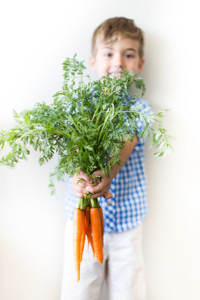 How to get your kids to eat better: 9 practical tips from a dietitian and mom!