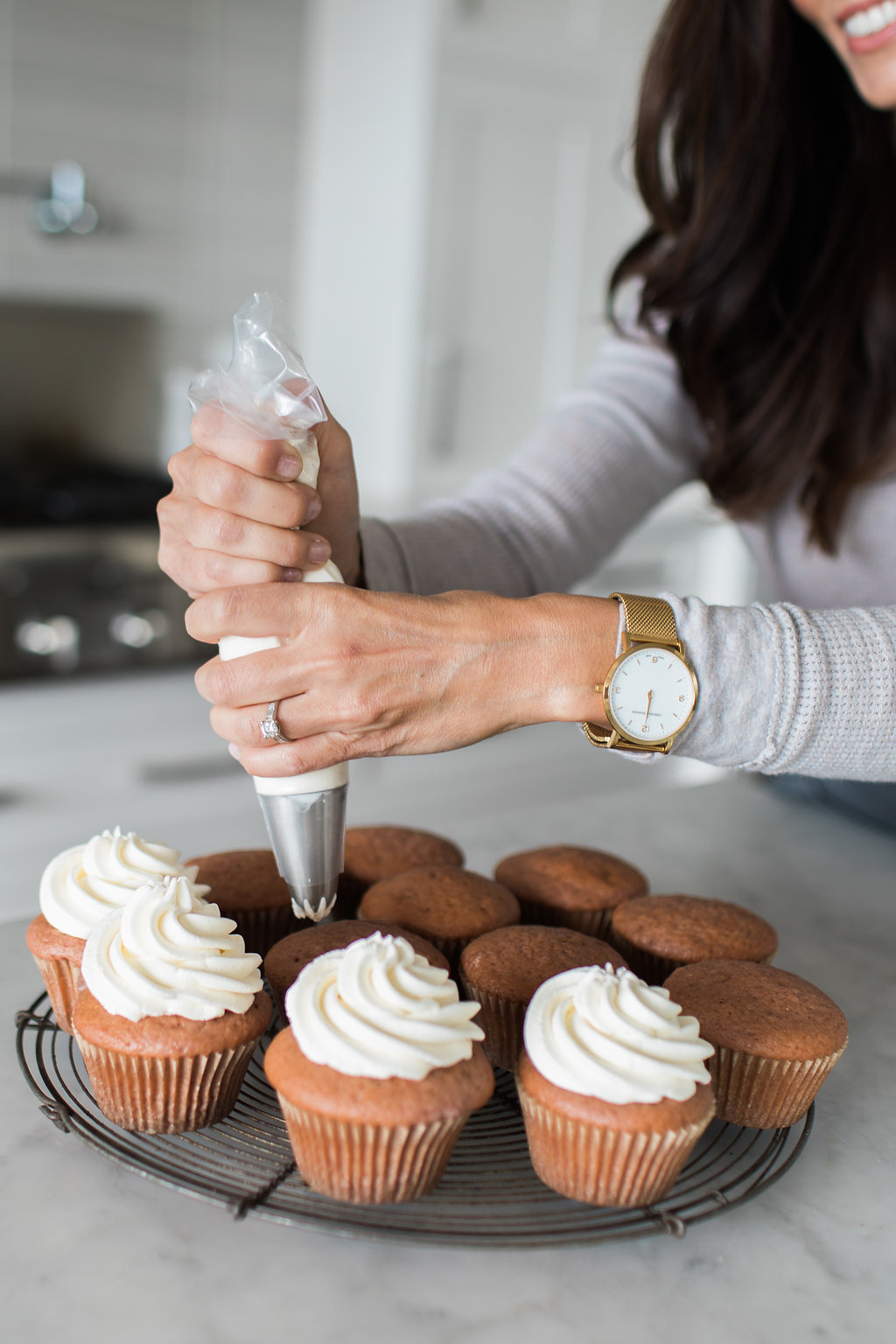 How to pipe whipped cream for cupcakes with fraichenutrition.com!