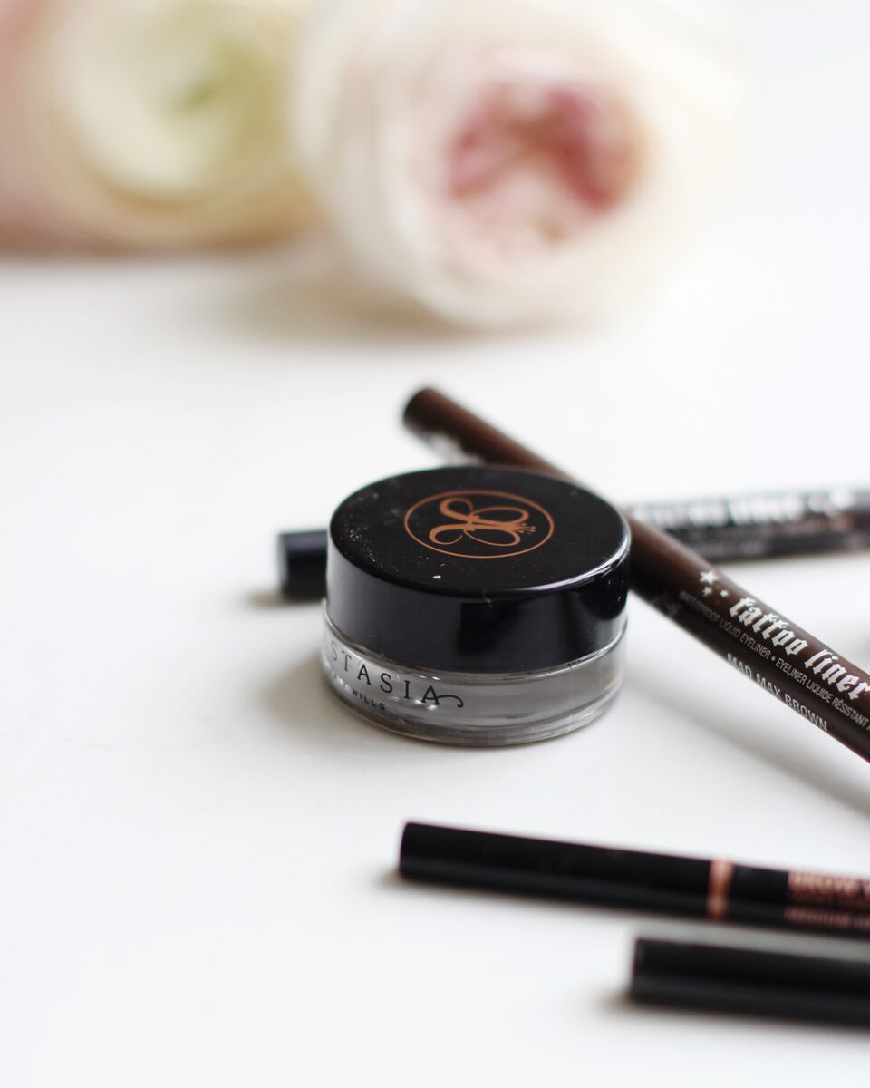 The best eyebrow liners and paste by Anastasia from Tori Wesszer, blogger with Fraiche Nutrition.
