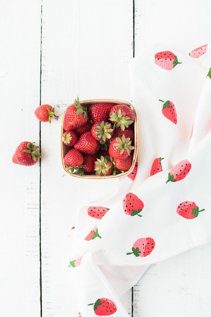 Dietitian-approved Strawberry Watermelon Refresher that is skin-nourishing and hydrating without the extra calories by Tori Wesszer at Fraiche Nutrition.