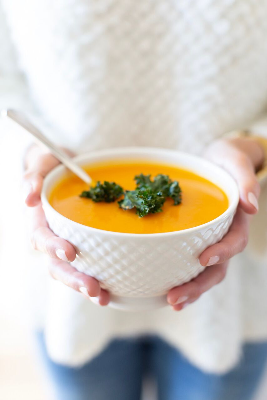 Orange Butternut Squash Soup with Kale Chips and a cozy white sweater for those crisp fall days!