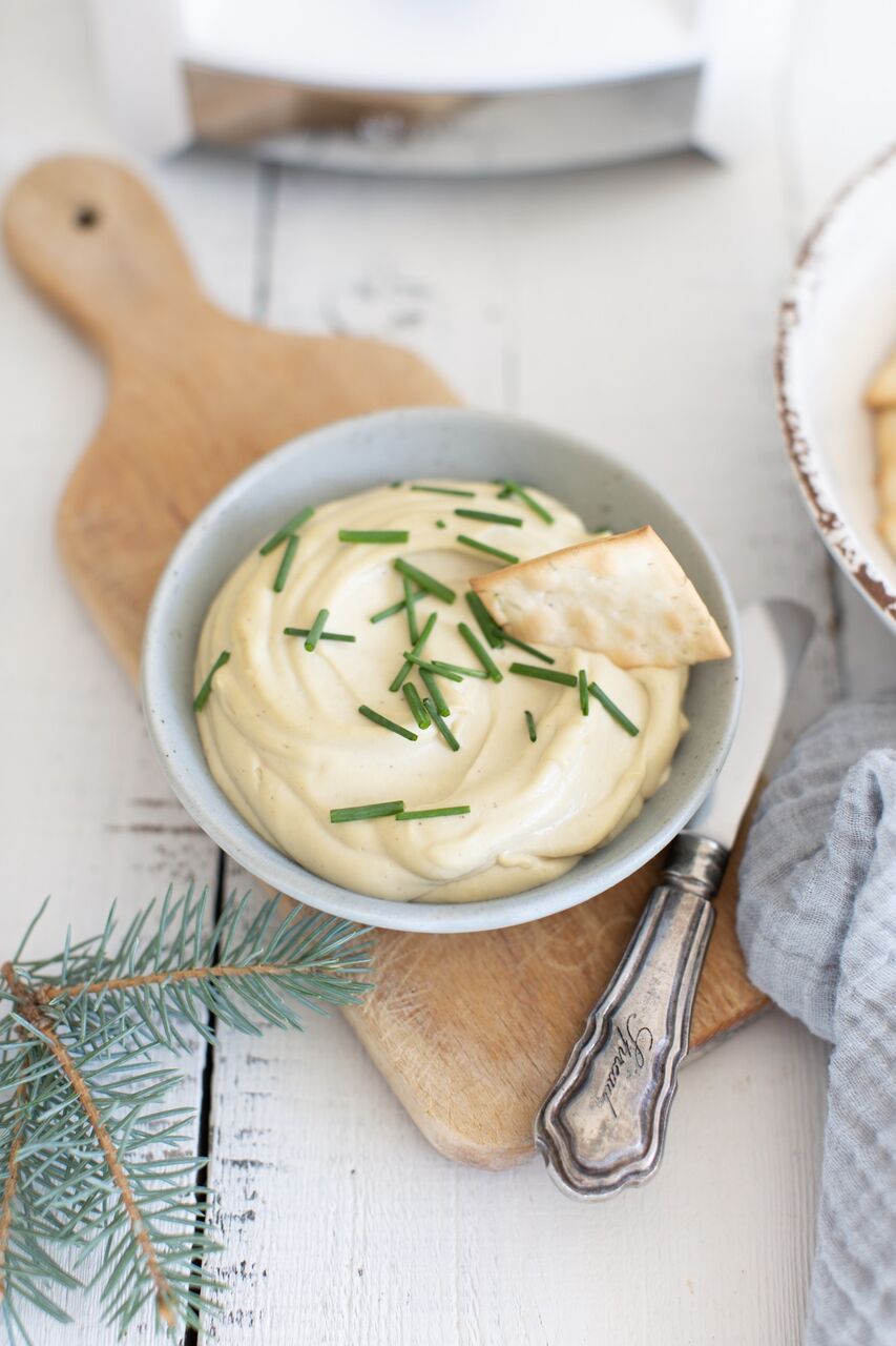 Creamy Cashew Spread with a zip of lemon that blends up in a minute and is gluten free and vegan. Perfect for healthy holiday entertaining!