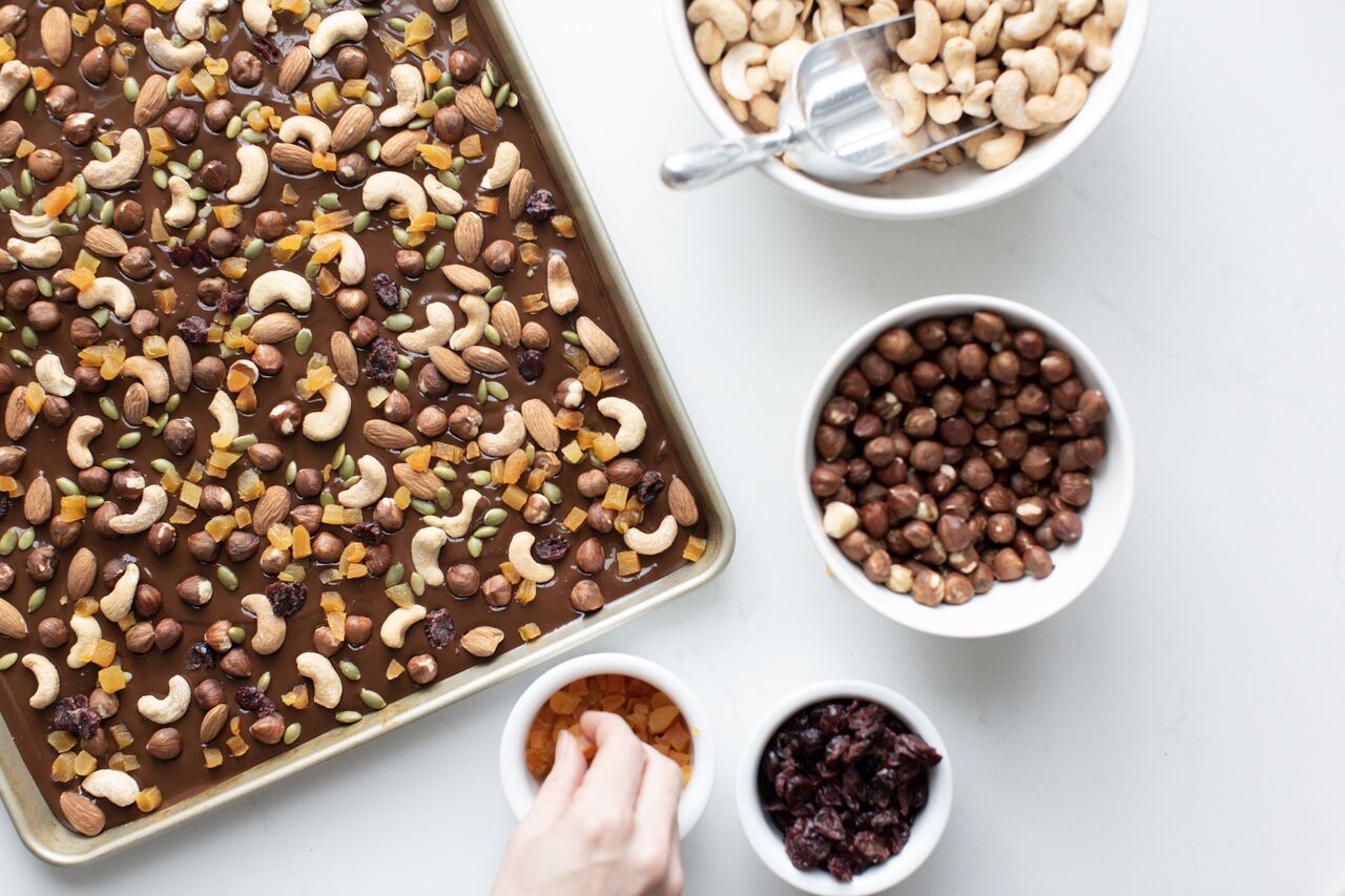 How to make homemade chocolate bark along with topping ideas and fun ways to package it for the perfect hostess or Christmas gift! This Health Nut bark with a trail mix topping is my favourite!