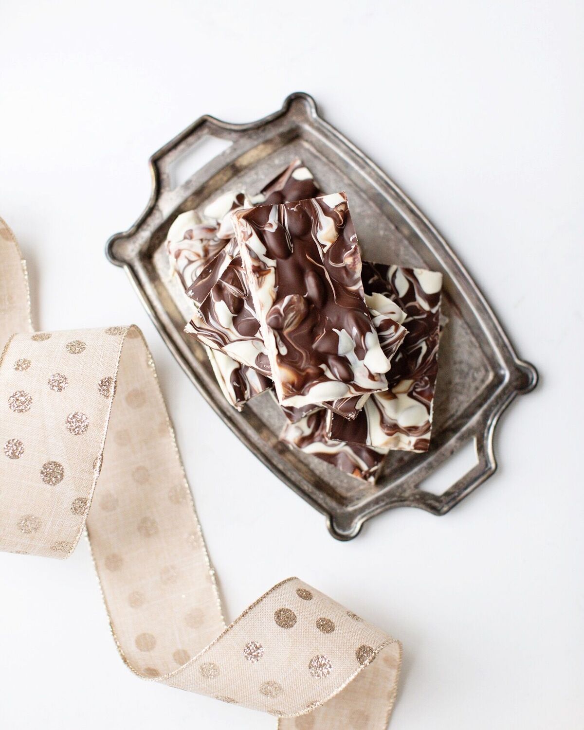 How to make homemade chocolate bark along with topping ideas and fun ways to package it for the perfect hostess or Christmas gift!