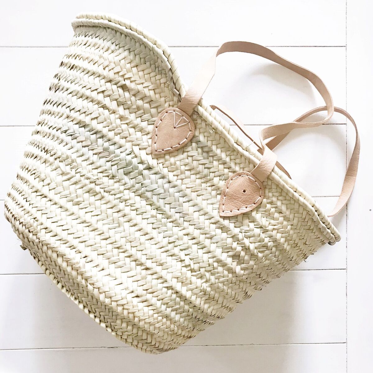 Gifts made with love for the foodie on your list! Like this perfect straw market basket bag.