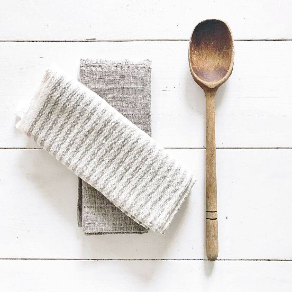 Gifts made with love for the foodie on your list! Like this perfect linen napkin set.