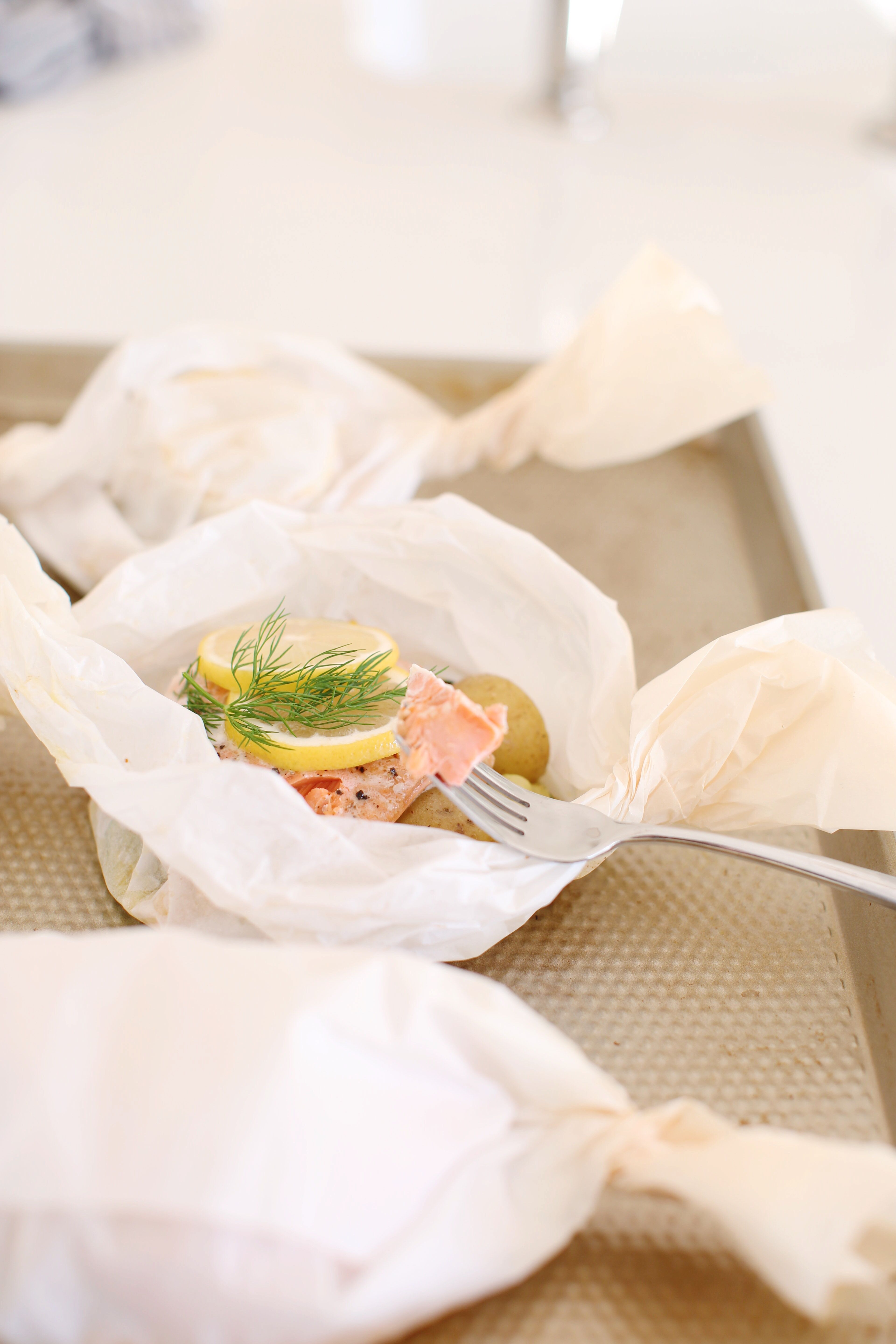 Fish en Papillote for a healthy fresh meal in minutes, all you need is parchment paper and a few simple ingredients!