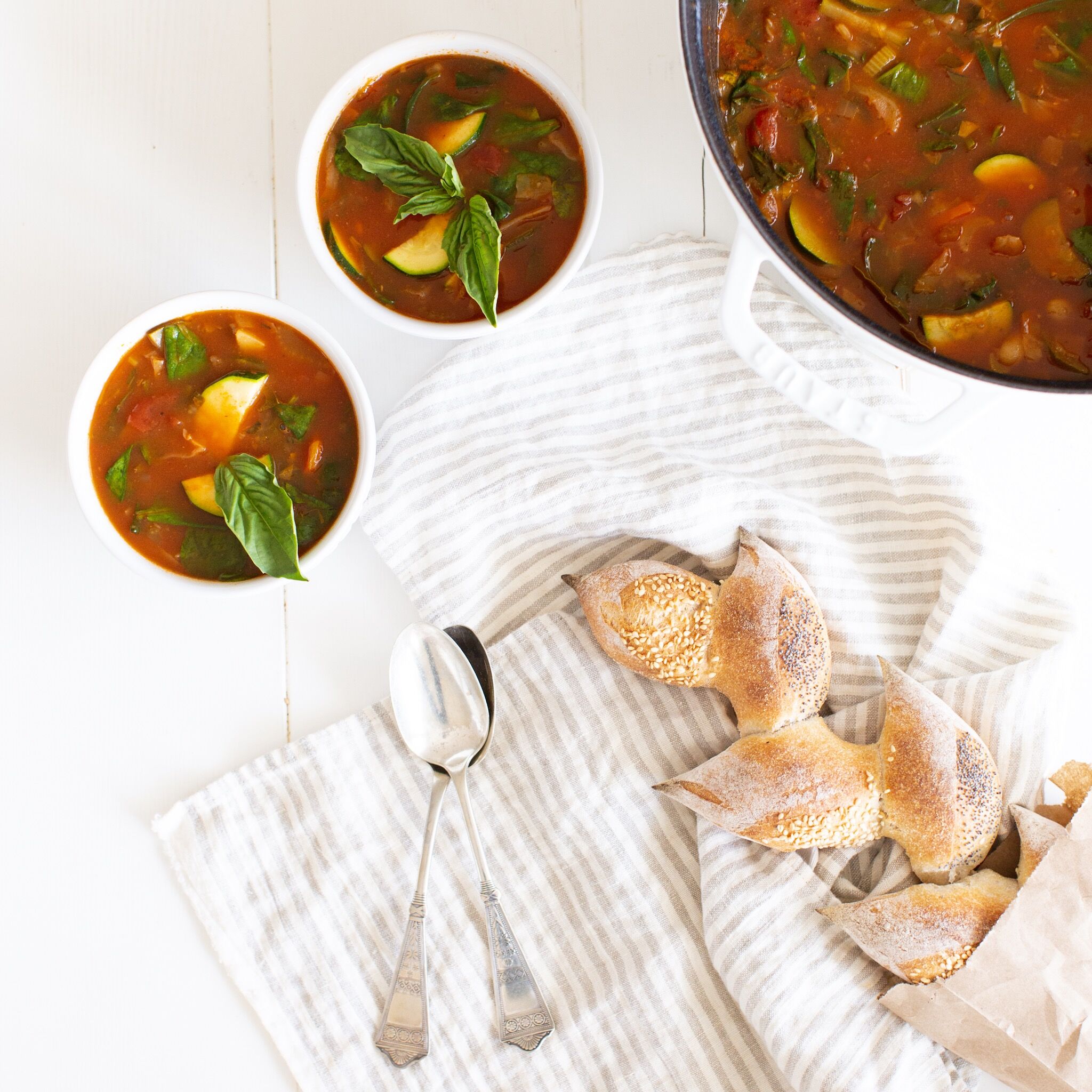 Italian Peasant Soup: hearty low calorie (and inexpensive) but high nutrition soup filled with veggies and beans!