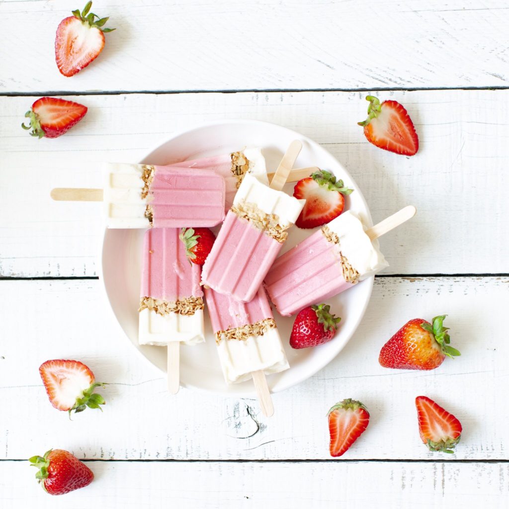 Strawberry Breakfast Popsicles - such a healthy fun way to eat breakfast that the kids will LOVE!