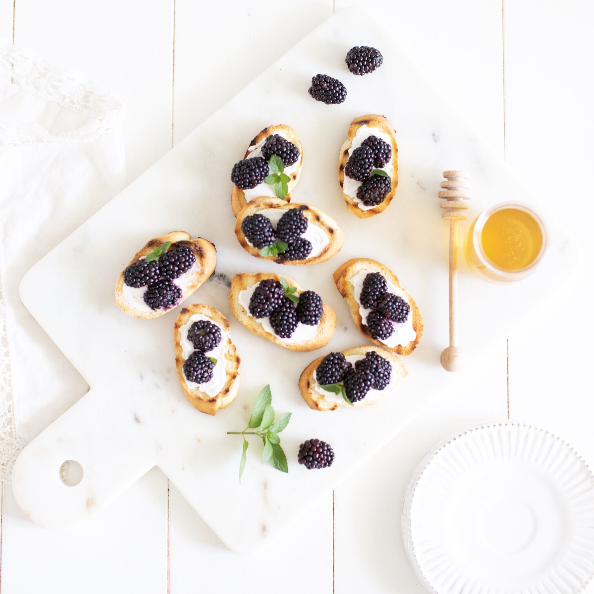 Blackberry Crostini with a vegan option - such an easy summer appetizer!