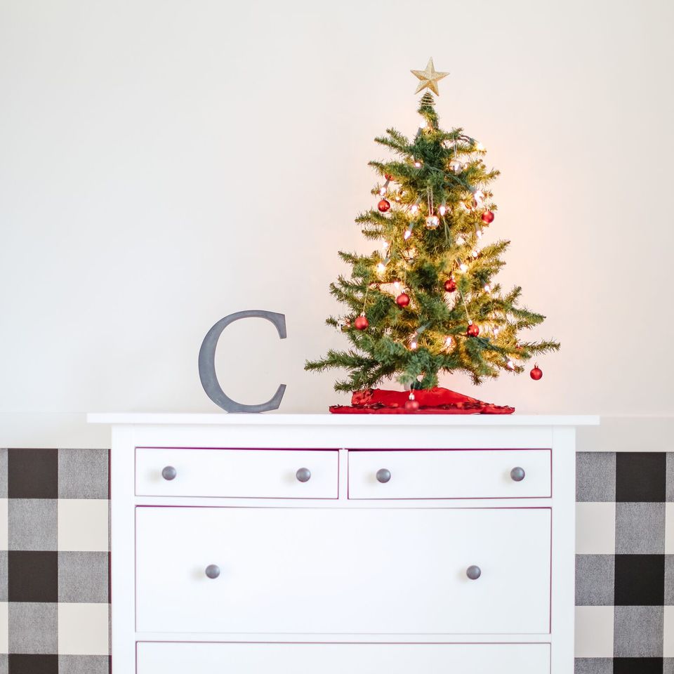 Decorating a boys room for the holidays with a Christmas tree