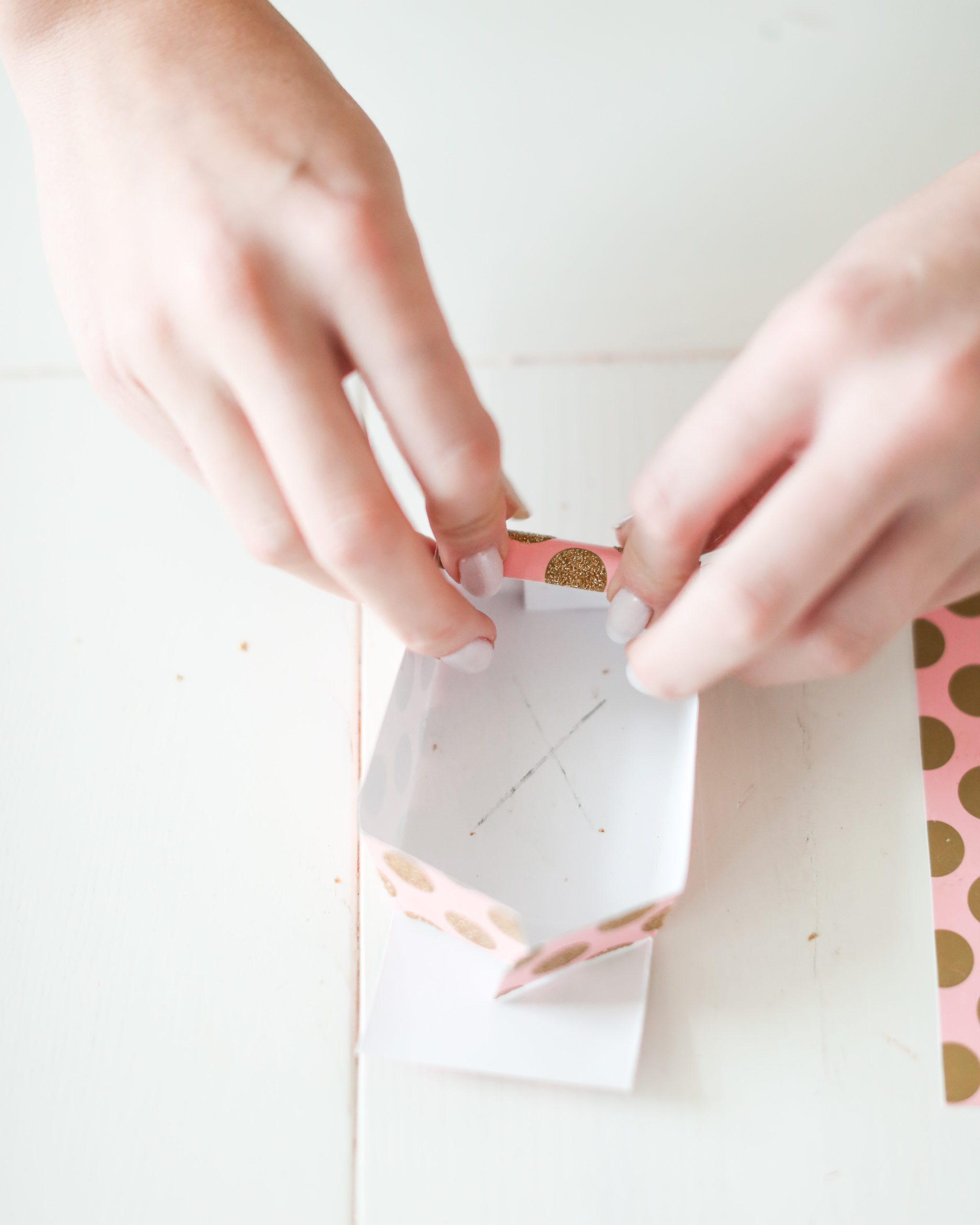 Make your own boxes out of re-purposed gift cards with these DIY Gift Card Boxes