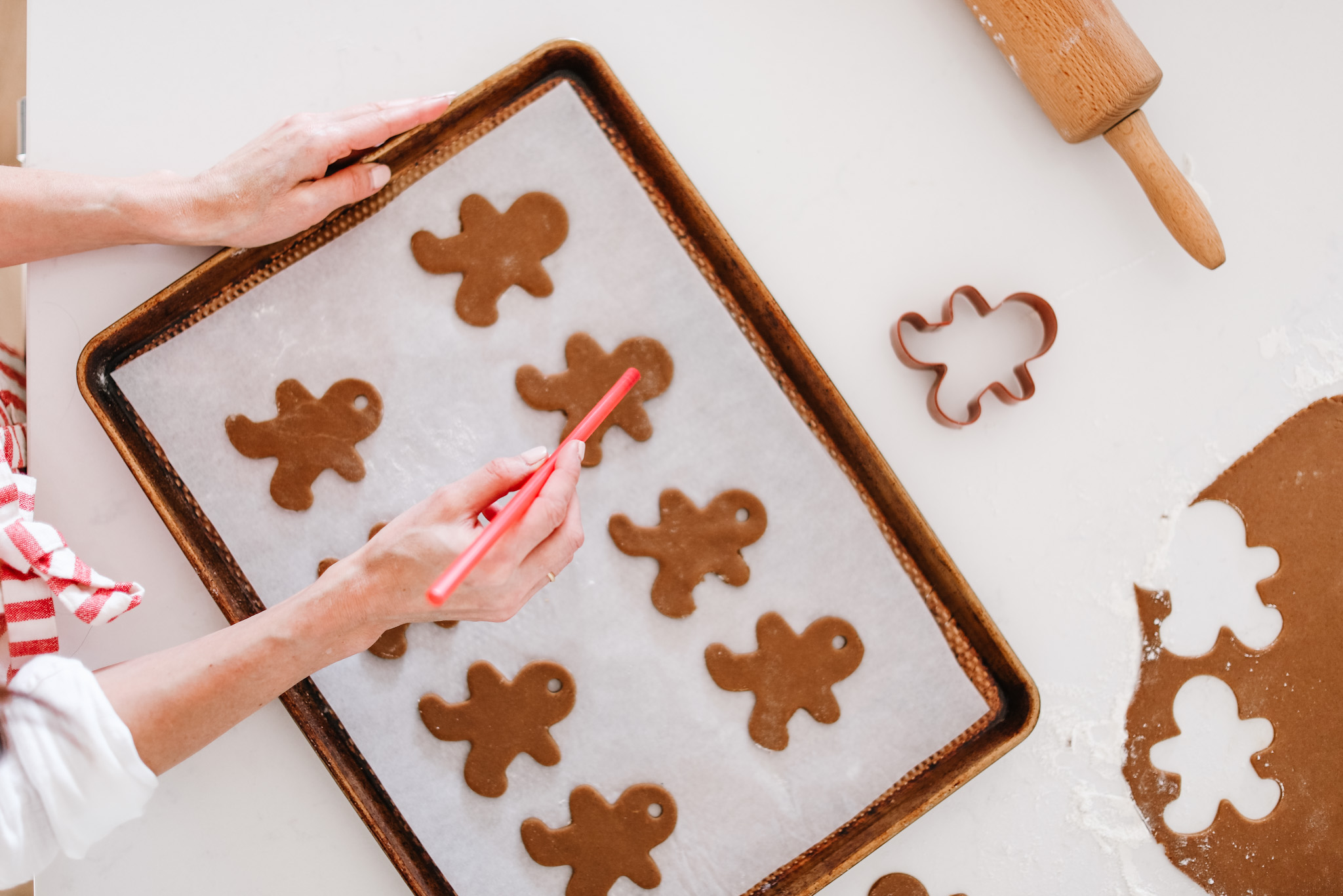 How to make gingerbread ornaments