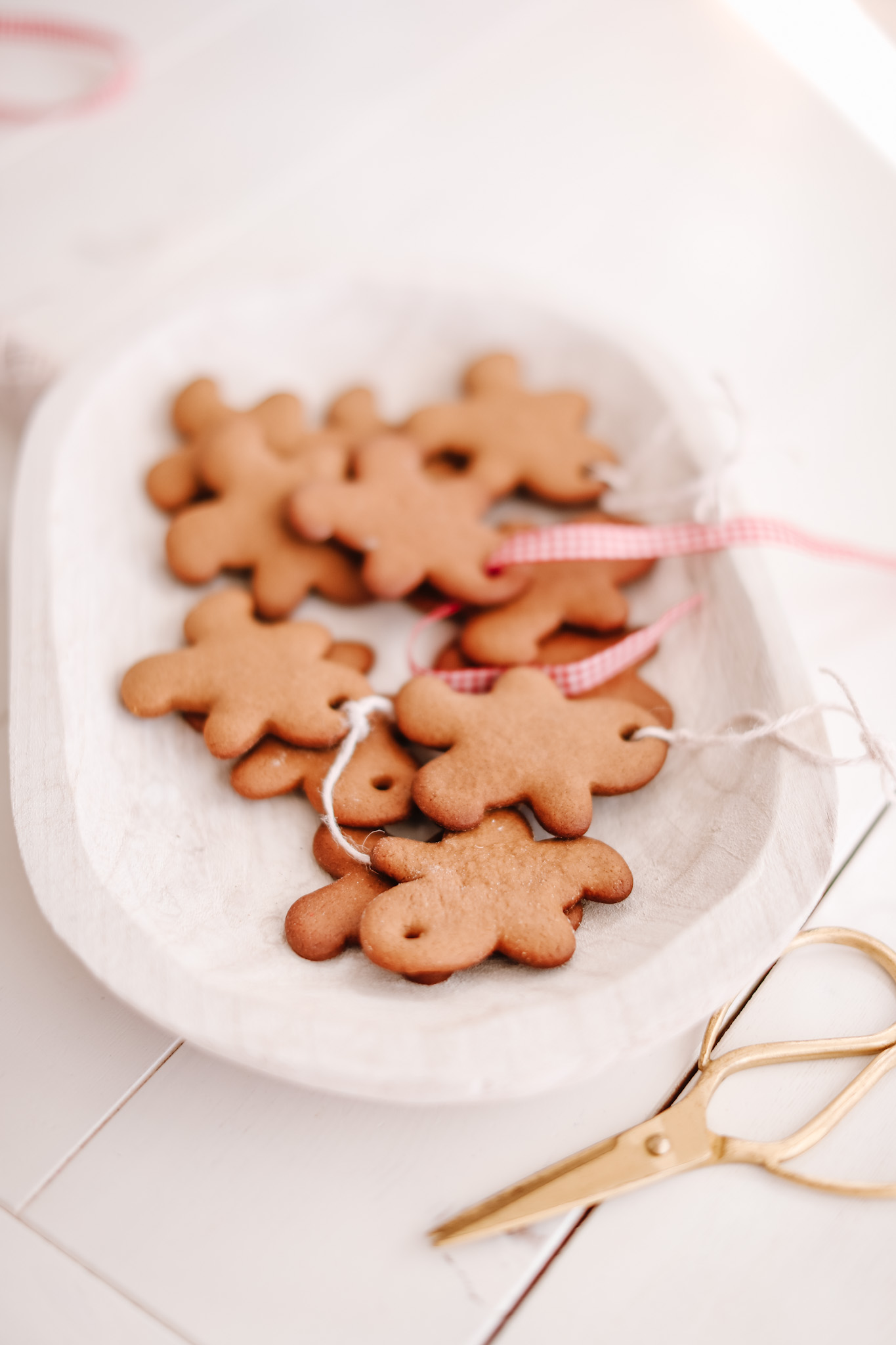 How to make gingerbread ornaments