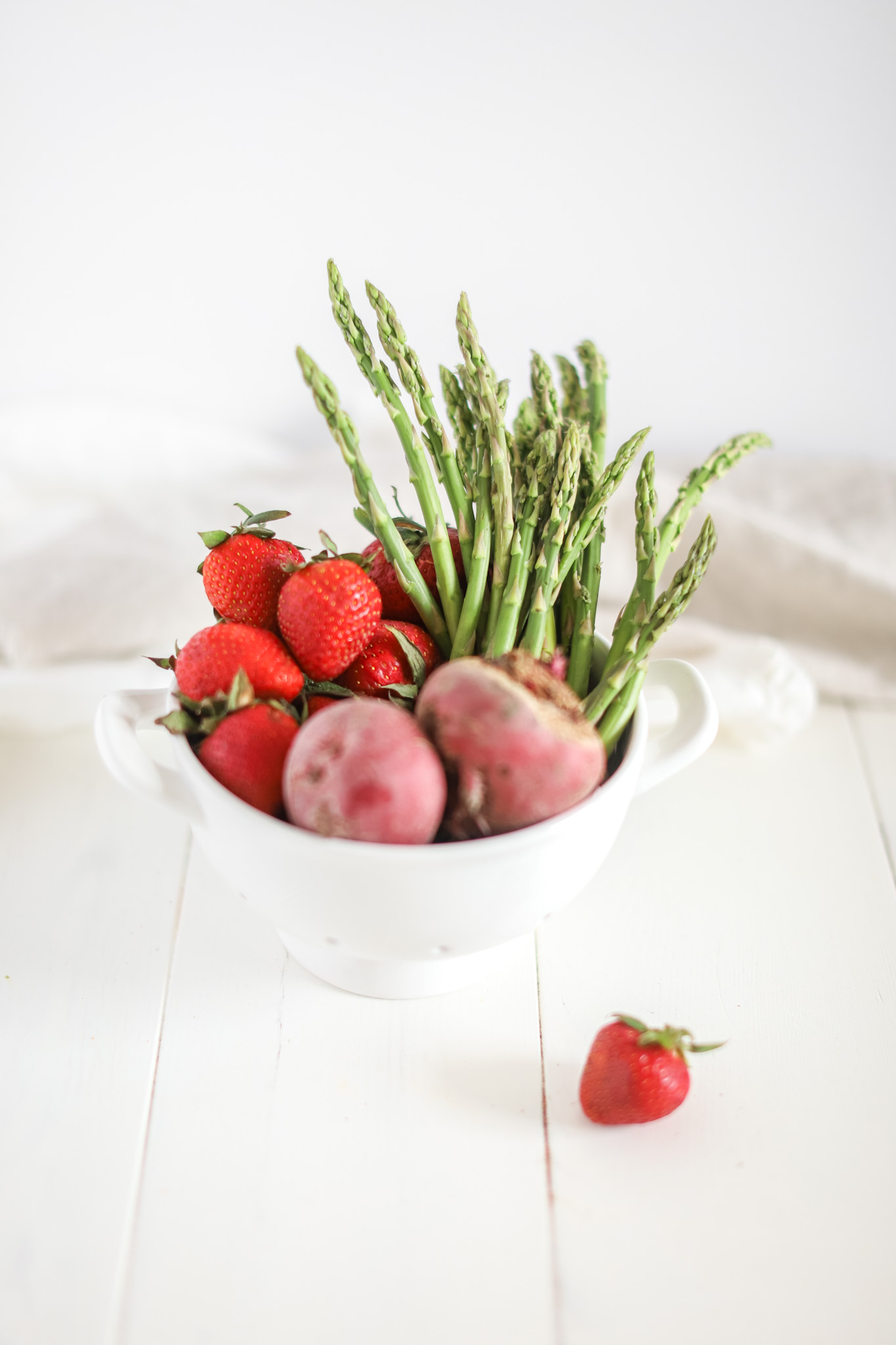strawberries, beats and asparagus for the spring asparagus salad