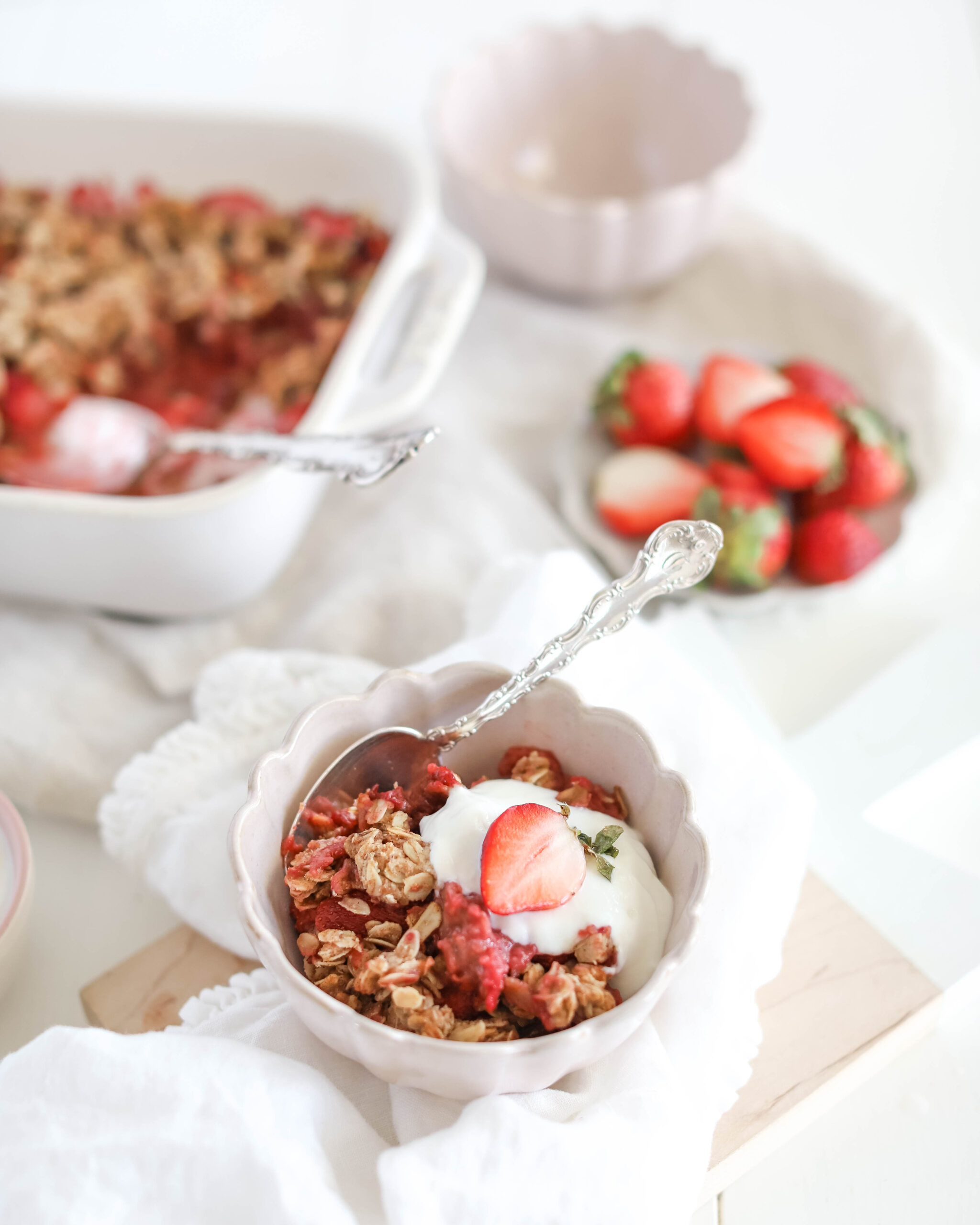 Fraîche Table: Strawberry Breakfast Crisp in bowls